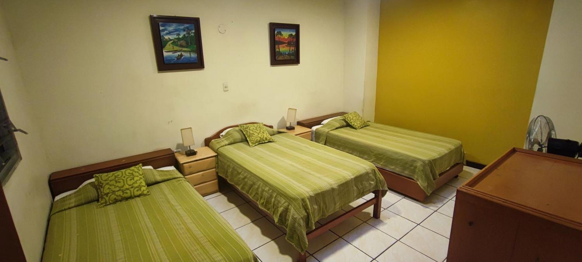 Flying Dog Hostel Iquitos Exterior foto