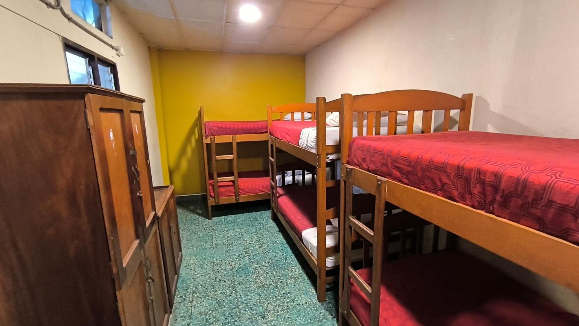 Flying Dog Hostel Iquitos Exterior foto