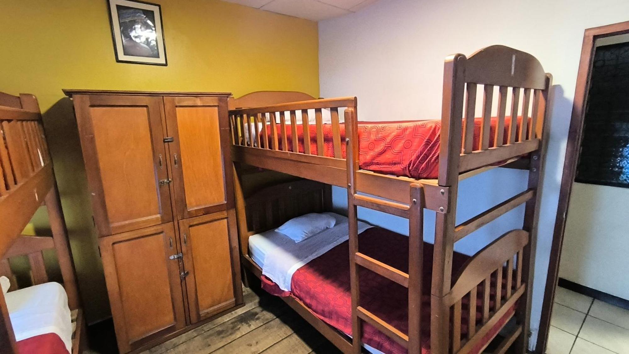 Flying Dog Hostel Iquitos Exterior foto