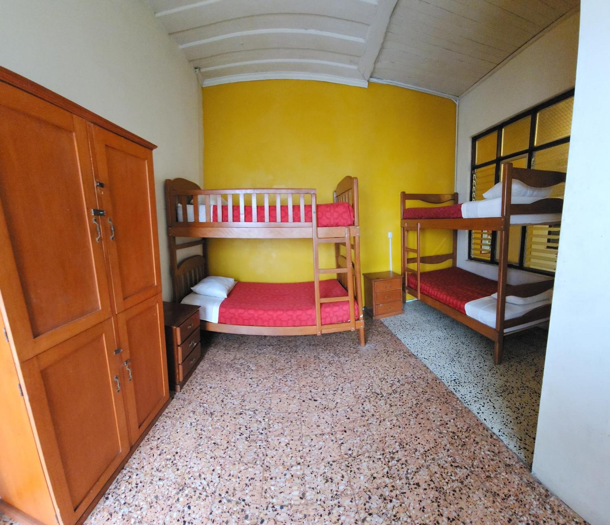 Flying Dog Hostel Iquitos Exterior foto