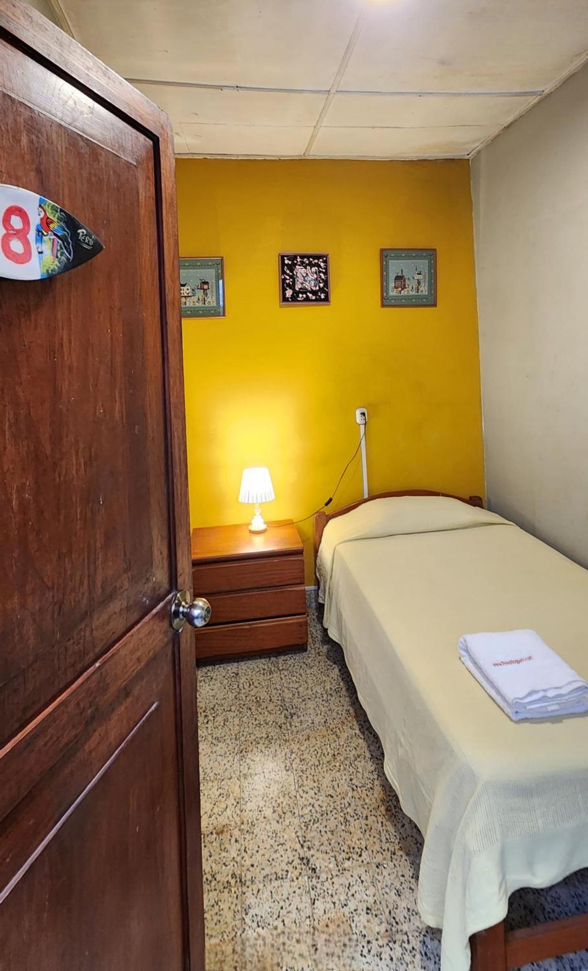 Flying Dog Hostel Iquitos Exterior foto