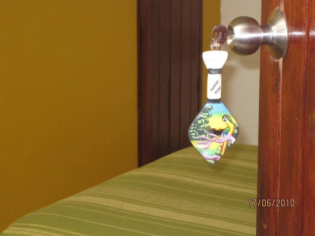 Flying Dog Hostel Iquitos Exterior foto